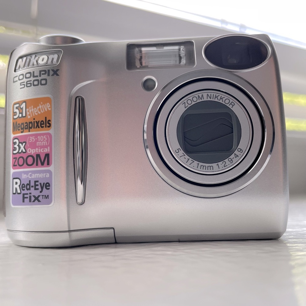 Nikon coolpix E5600 camera